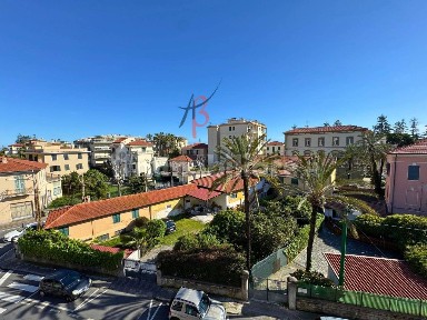 Appartamento via Giacomo Matteotti, Centro, Bordighera