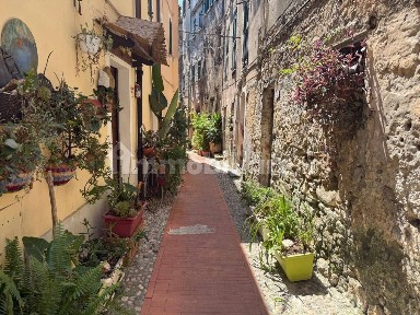 Bilocale salita alle Mura 20, Centro Storico, Ventimiglia