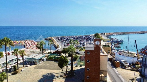 Imperia, Piazza Nino Bixio, 4