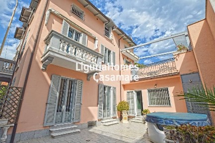 Appartamento via Roberto, Centro, Bordighera