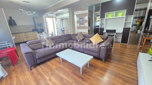 Trilocale corso Regina Margherita 92, Ospedaletti