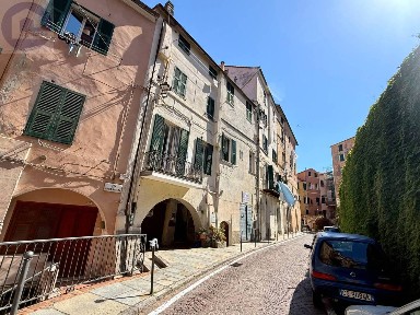 Imperia, Via San Leonardo, 16