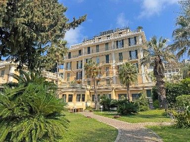 Trilocale corso Italia 83, Centro, Bordighera