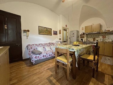 Trilocale vicolo basso 1, Dolceacqua