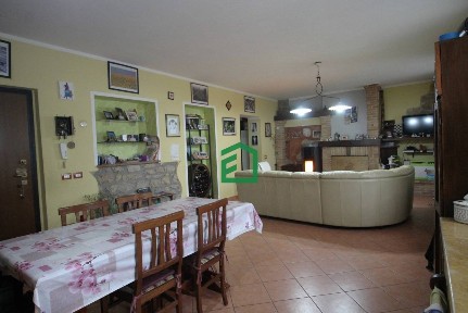 Villa a schiera via Madonna del Perugino, Giove