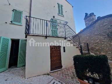Lugnano in Teverina, Via della Loggia