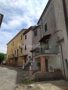 Guardea, Piazza Panfili