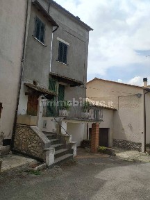 Guardea, Piazza Panfili
