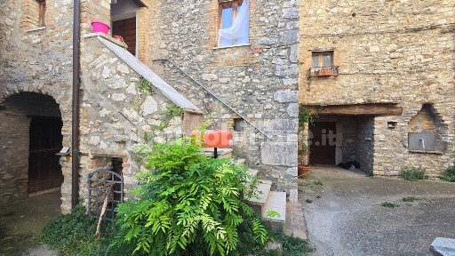 Guardea, Via delle Case, 27