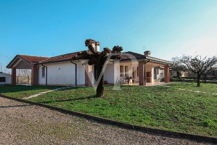 Villa unifamiliare via Galileo Galilei, Tezze, Tezze sul Brenta