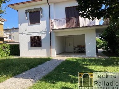 Villa unifamiliare, ottimo stato, 216 m², Centro, Torri di Quartesolo