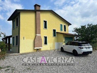 Villa unifamiliare via Roma, Centro, Montegalda