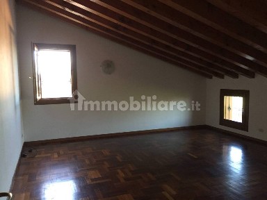Villa bifamiliare, ottimo stato, 170 m², Saviabona, Vicenza
