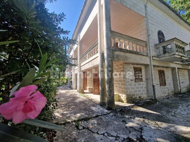 Villa unifamiliare viale 3 Marzo 1970 181, Centro, Isernia