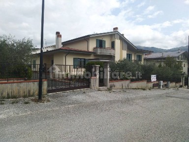 Villa bifamiliare via Johann Sebastian Bach, Centro, Isernia