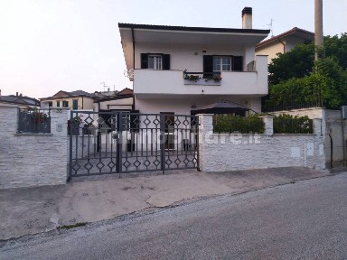 Villa unifamiliare via Alcide De Gasperi, Pietradonata, Sant'Agapito
