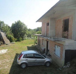 Appartamento in villa, nuova, 220 m², Isernia