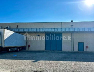 Capannone in Vendita