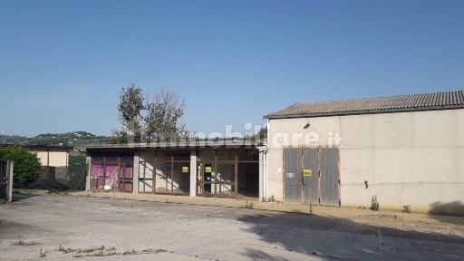 Capannone in Vendita