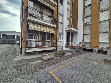 Trilocale via alla Madonna, Centro, Cantù