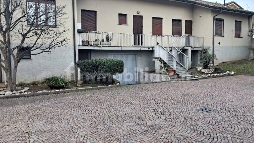Trilocale via Vittorio Veneto 47, Centro, Inverigo