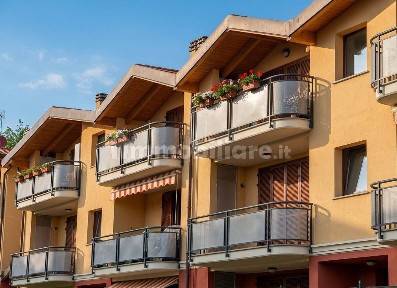 Quadrilocale via Montale 4 22070, Centro, Limido Comasco