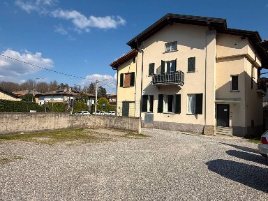 Trilocale via Roma, Montano, Montano Lucino