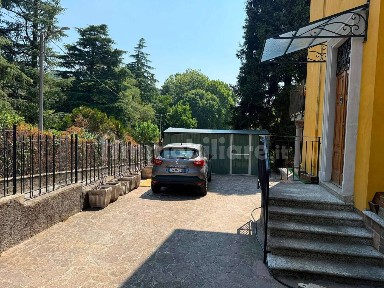 Como, Breccia - Lazzago, via Villa Giovio