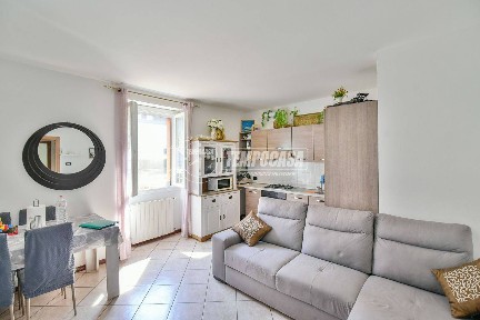 Bilocale viale Italia, Vighizzolo, Cascina Varenna, Cantù