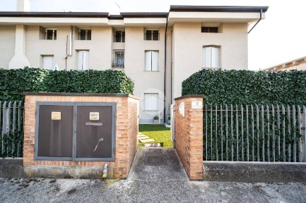 Borgo Virgilio, Via A. De Gasperi, 5