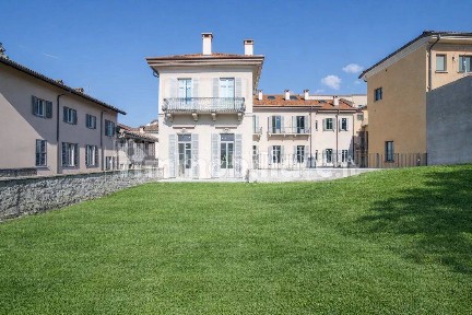 Appartamento ottimo stato, primo piano, Centro Storico, Como