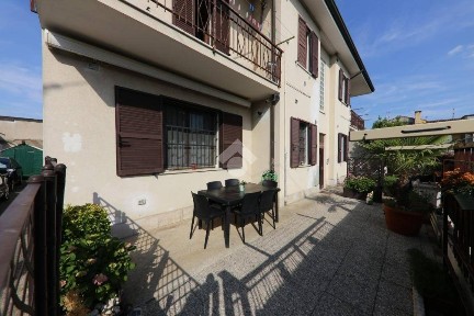 Trilocale via Solferino e San Martino 33, Centro, Roverbella