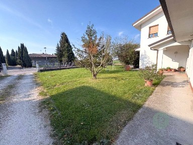 Trilocale via Quattrocase, Centro, Poggio Rusco
