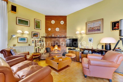 Appartamento via Mandresca 23, Centro, Inverigo