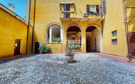 Mantova, Centro, Via Massari 14