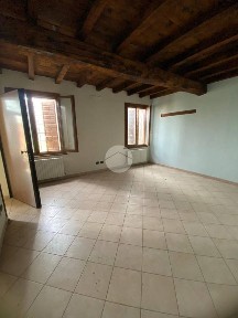 Castel d'Ario, Strada Roppi, 21