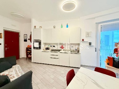 Trilocale viale Montello 8, Centro, Mantova