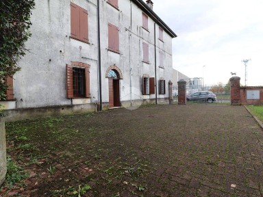 Castel d'Ario, Strada Roppi, 21