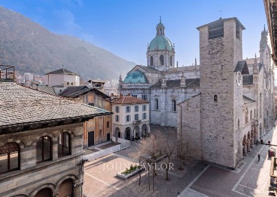 Appartamento piazza Duomo, Centro Storico, Como