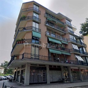 Mantova, Due Pini - Te Brunetti, Viale montello, 18
