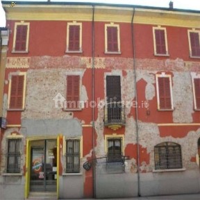 Gazzuolo, Via Roma 71