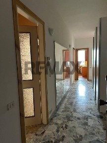 Erba, via ugo foscolo, 20