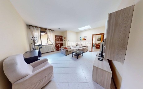 Trilocale via degli arconati 20, Centro, Lomazzo