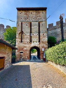 Trilocale via Castello, Centro, Monzambano