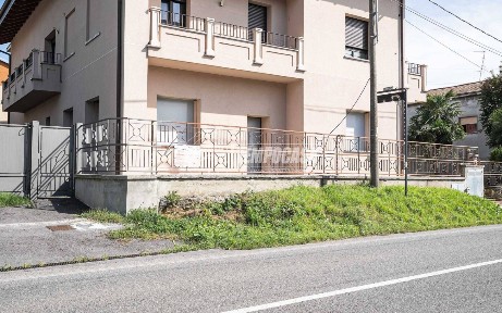 Arosio, Via Alessandro Volta 40, Pilastretto