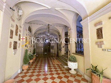 Bologna, Saragozza dentro le Mura, Via Saragozza