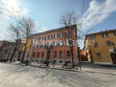 Quadrilocale piazza Aldrovandi, Centro Storico, Bologna