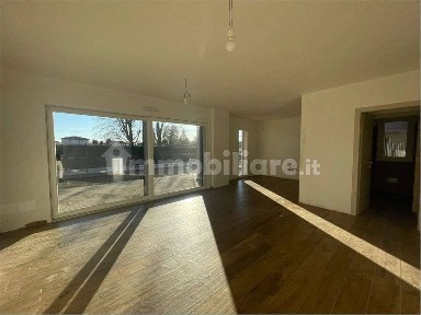 Trilocale via Valtellina, Villa Guardia