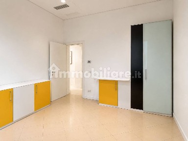 Quadrilocale via Massimo d'Azeglio 1, Centro Storico, Bologna