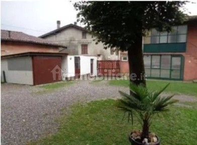 Tavernerio, Piazza Garibaldi, 7